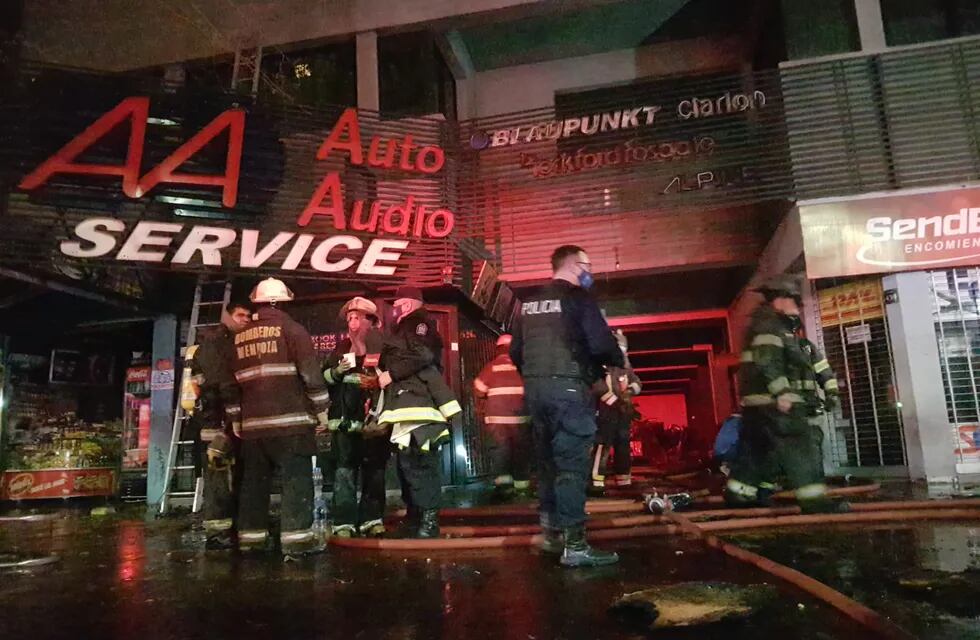 Incendio en edificio de avenida Colón, entre Mitre y Chile (Ciudad de Mendoza).