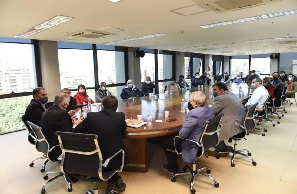 Legislatura: Jaldo se reunió con clubes de vóley de la provincia. (Legislatura de Tucumán)