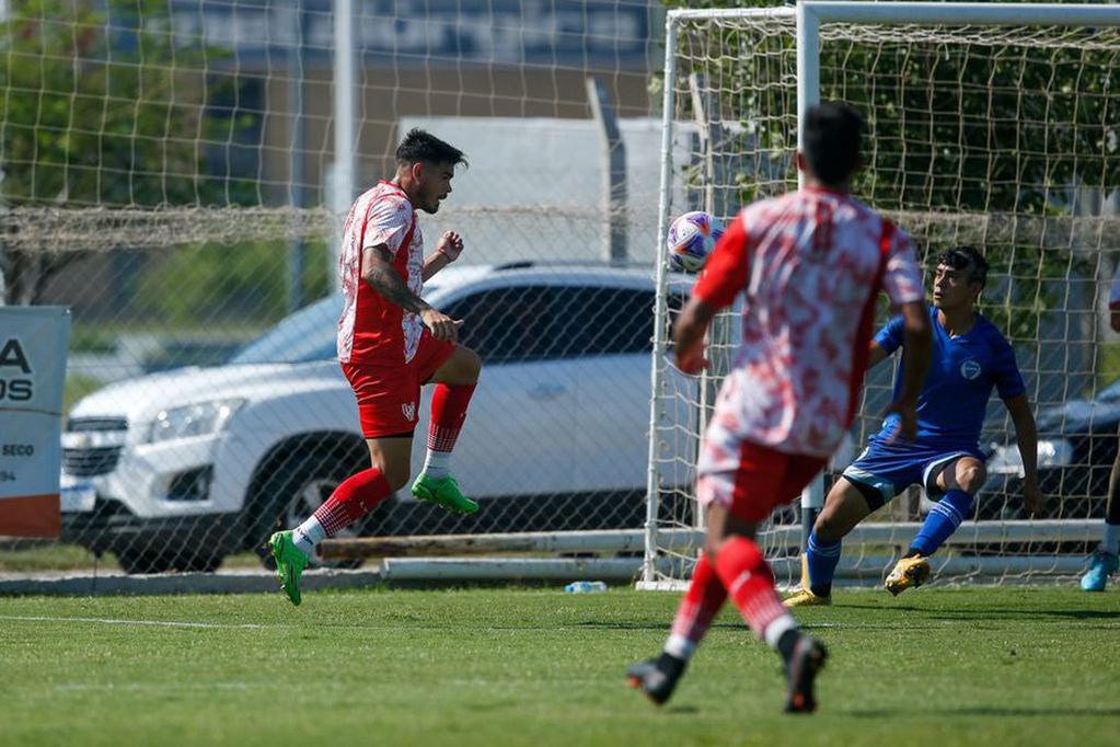 Instituto derrotó 1 a 0 a Godoy Cruz en un amistoso y, en el segundo, empataron sin goles