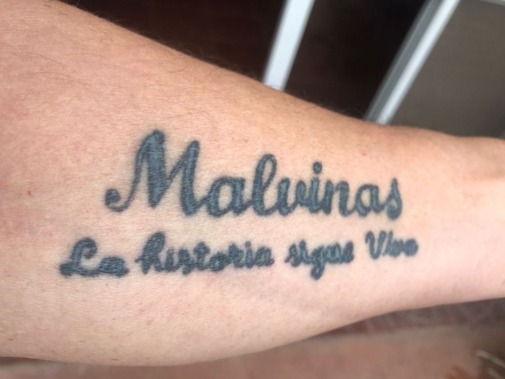 El tatuaje de Rubén Accastello, veterano de Malvinas.