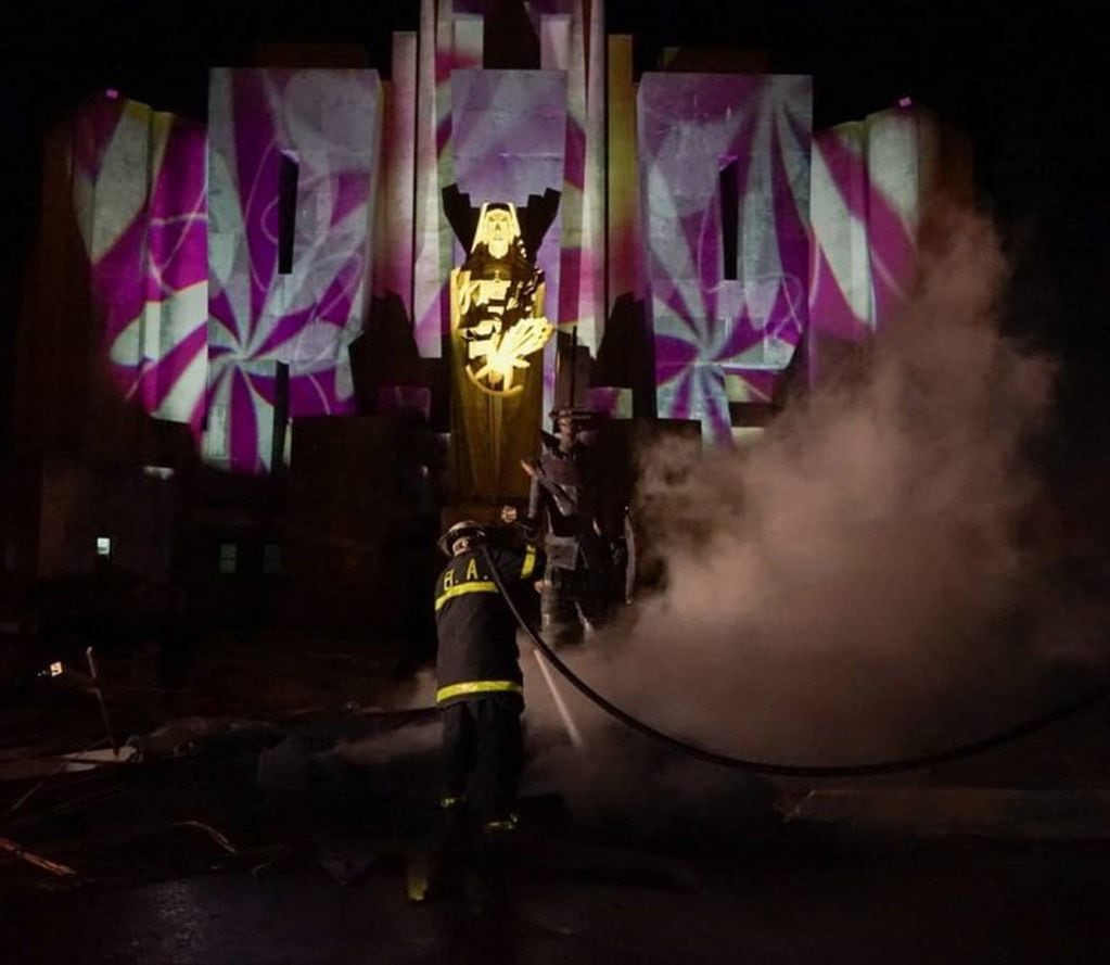 Fuego en el cierre del Festival Cervantino (Foto: Instagram/carlanari)