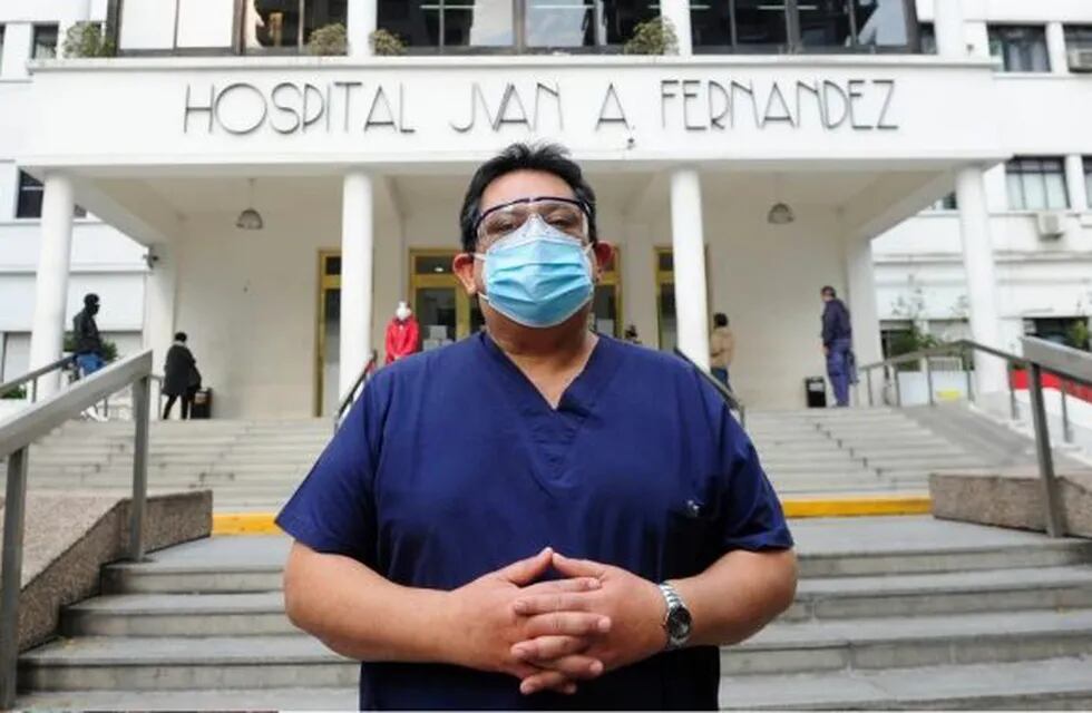 Claudio Lugo, jefe de enfermeros del área de emergentología del hospital Fernández (Foto: Luciano Thieberger/Clarín)