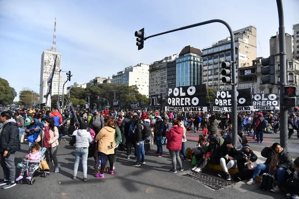 Los movimientos sociales se quejaron del bono de fin de año. Foto: Enrique García Medina.