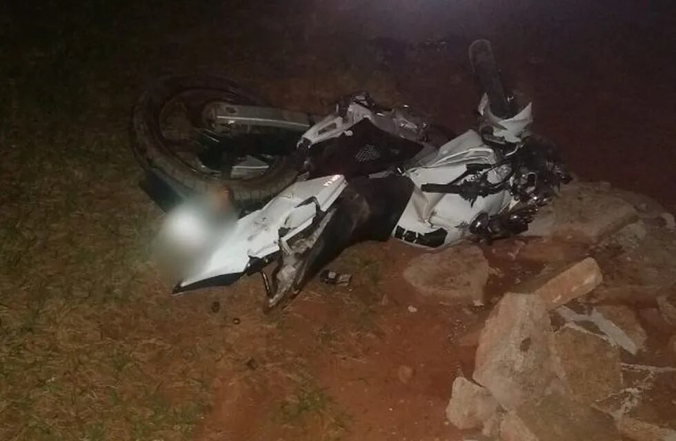 El motociclista murió en el acto tras el despiste.