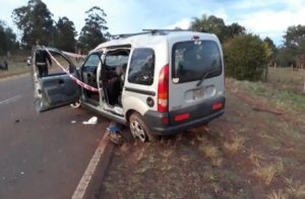 Utilitario que despistó en la ruta 17 cerca de Pozo Azul. (Policía de Misiones)