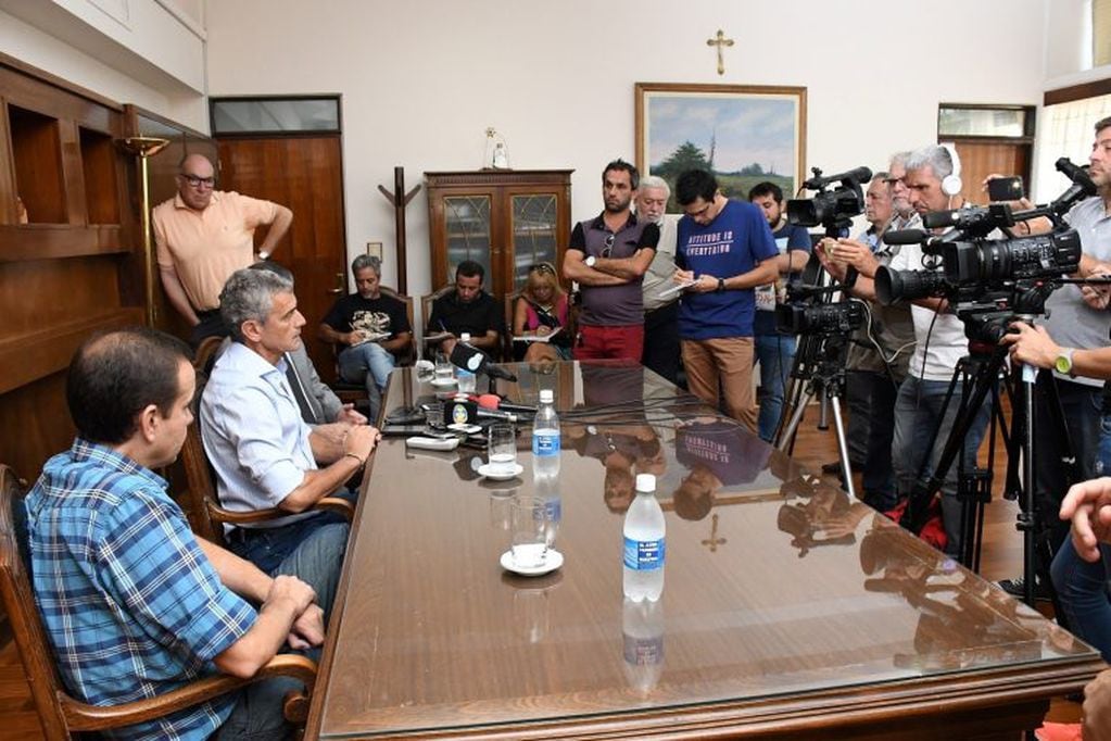 Imagen de la conferencia de prensa en Casa de Gobierno (Gobierno de La Pampa)