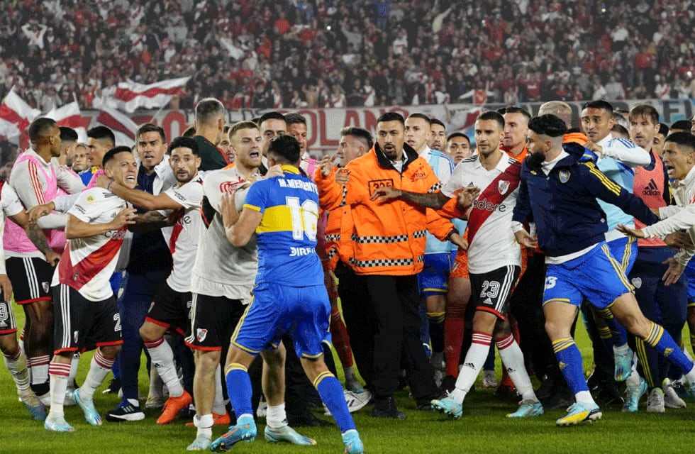 El polémico encontronazo entre los jugadores de River y Boca sobre el cierre del Superclásico.