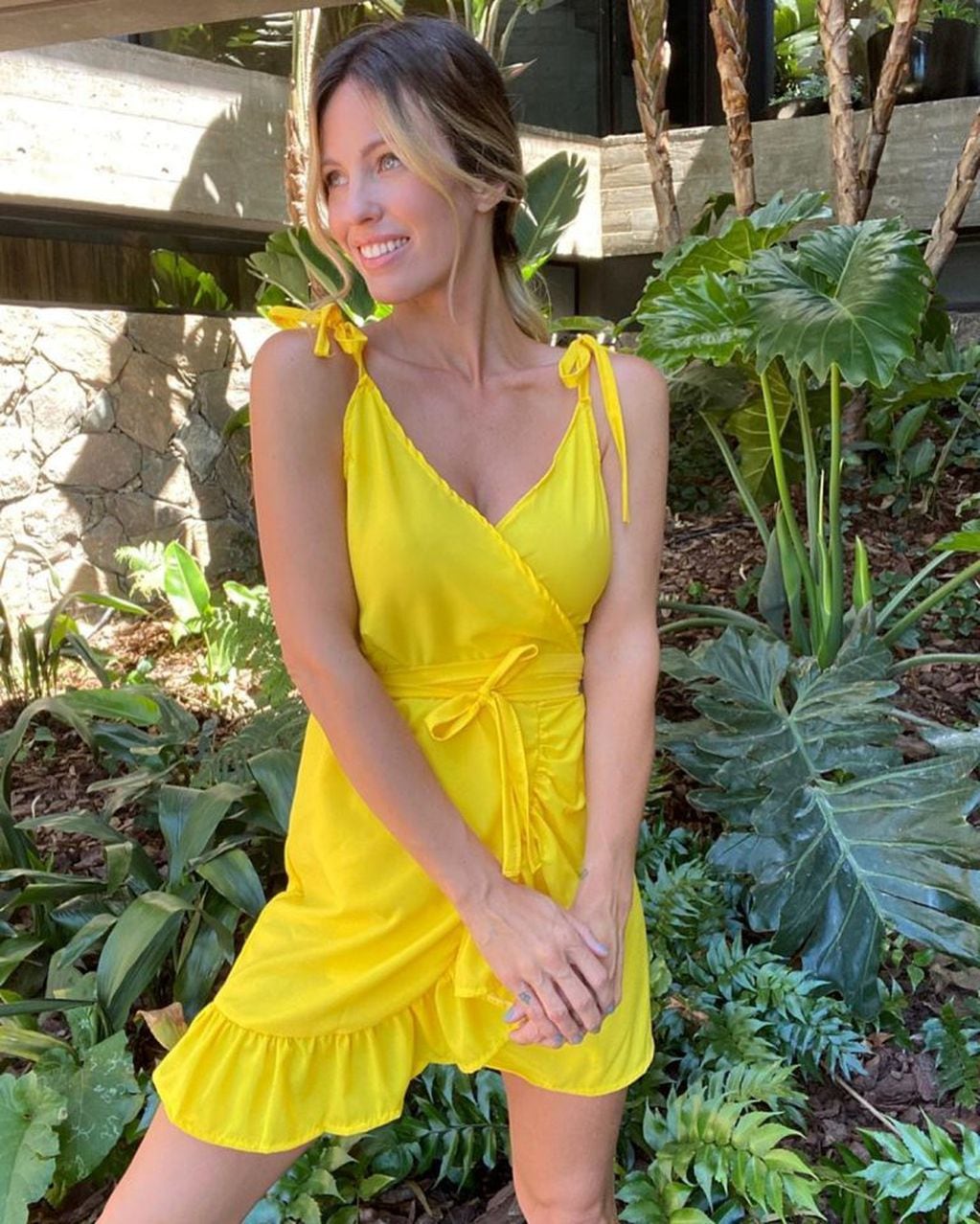 Rocío Guirao Díaz apostó al amarillo para un outfit de verano que deslumbró a sus seguidores de Instagram (Foto: Instagram/ @rocioguiraodiaz)