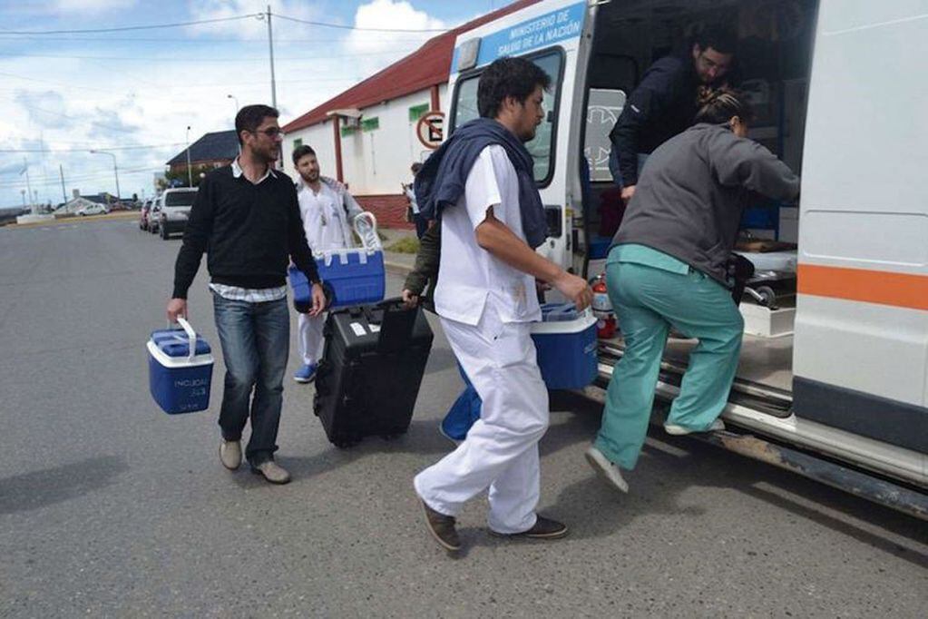 Personal de la salud en acción durante operativos de ablación.