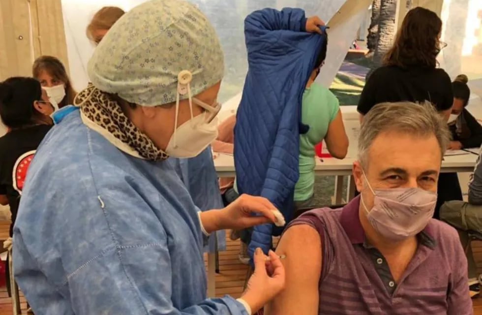 Se vacunó el intendente Luis Castellano