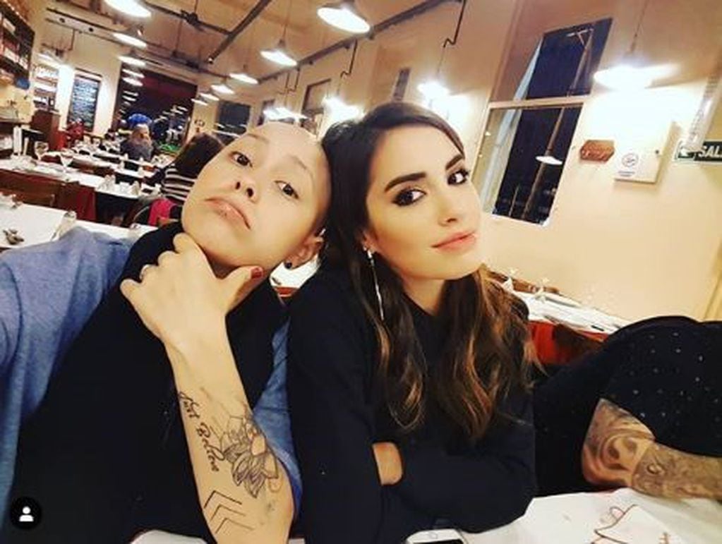 Lali Espósito junto a su prima Vir Riera (Instagram: @virrieraa)