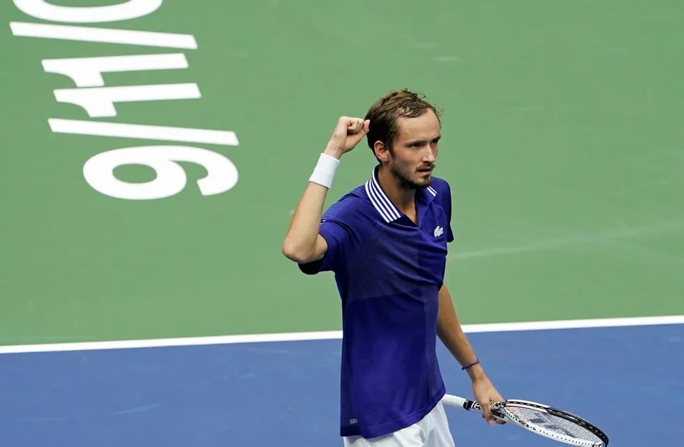 El ruso Daniil Medvedev se dio un gusto de los grandes y conquistó, ante el número uno del mundo, su primer título de Grand Slam. (AP)