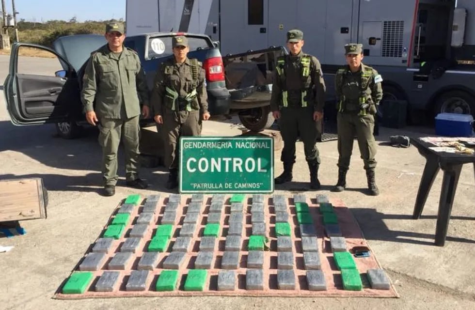 Gendarmeria Nacional detuvo a dos narcos jujeños con mas de 75 kilos de drogra