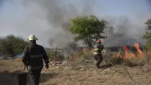 Incendios en Córdoba: foco activo en zona de Tulumba y riesgo de interfase en San Lorenzo.