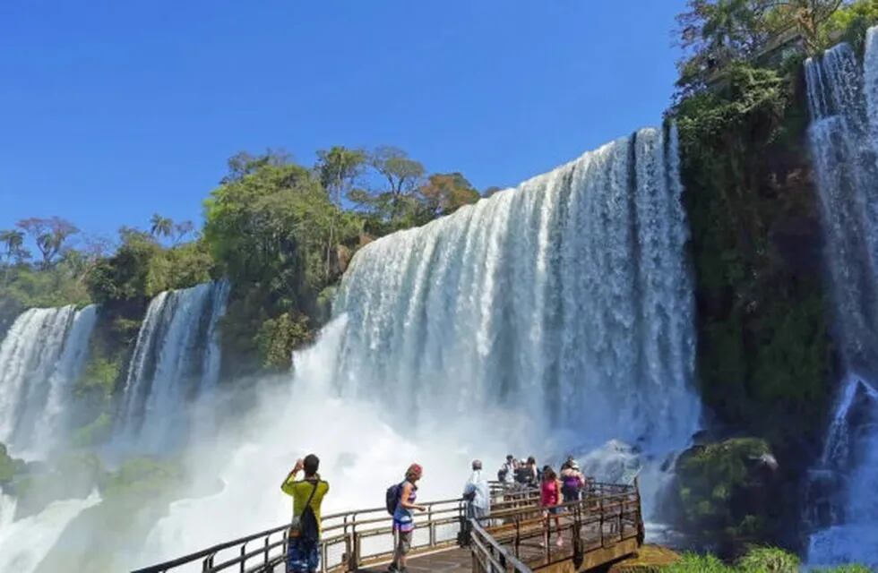 El fin de semana largo más de mil turistas visitaron las Cataratas del Iguazú