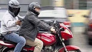 La inseguridad no frena en Córdoba: un motochorro apuntó con un arma a un taxista y a un nene de 7 años