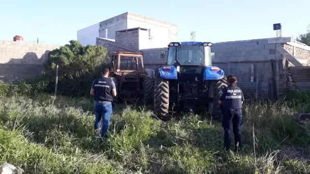 Tractores robados en Sacanta