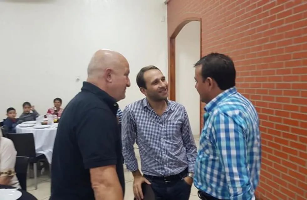 Rafael Morgenstern en Puerto Iguazú con el intendente local Claudio Filipppa. (WEB)