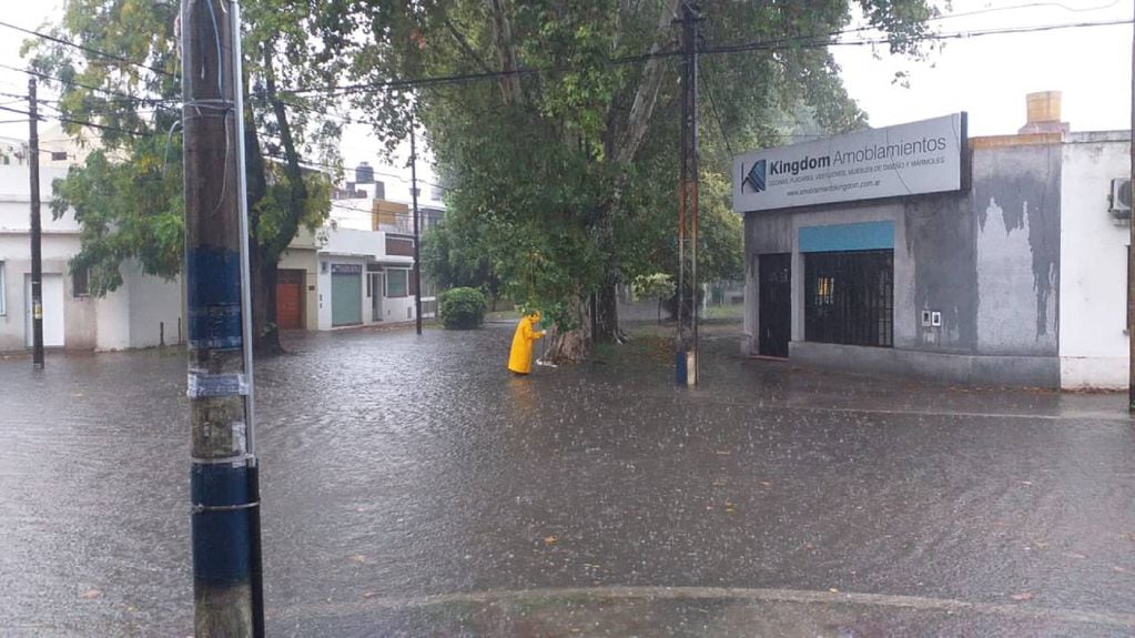 Realizan tareas de desobstrucción ante el temporal en Rosario