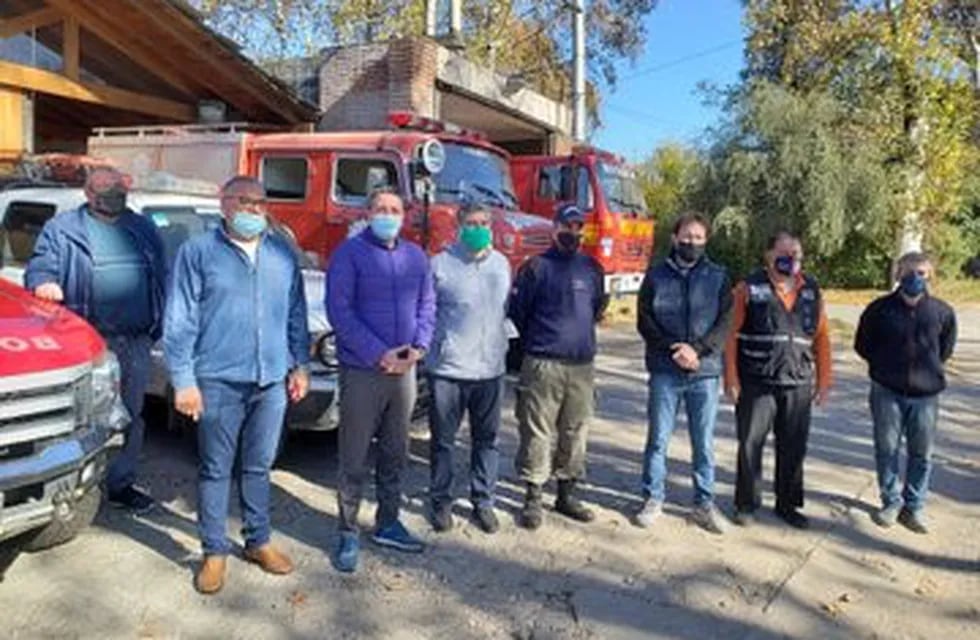 El cuartel de bomberos de la ciudad de Sierras Chicas fue remodelado con nuevo equipamiento. Hubo homenaje.