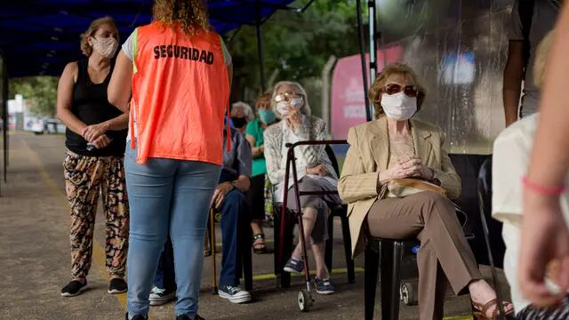 Vacunación contra el coronavirus a adultos mayores en Santa Fe