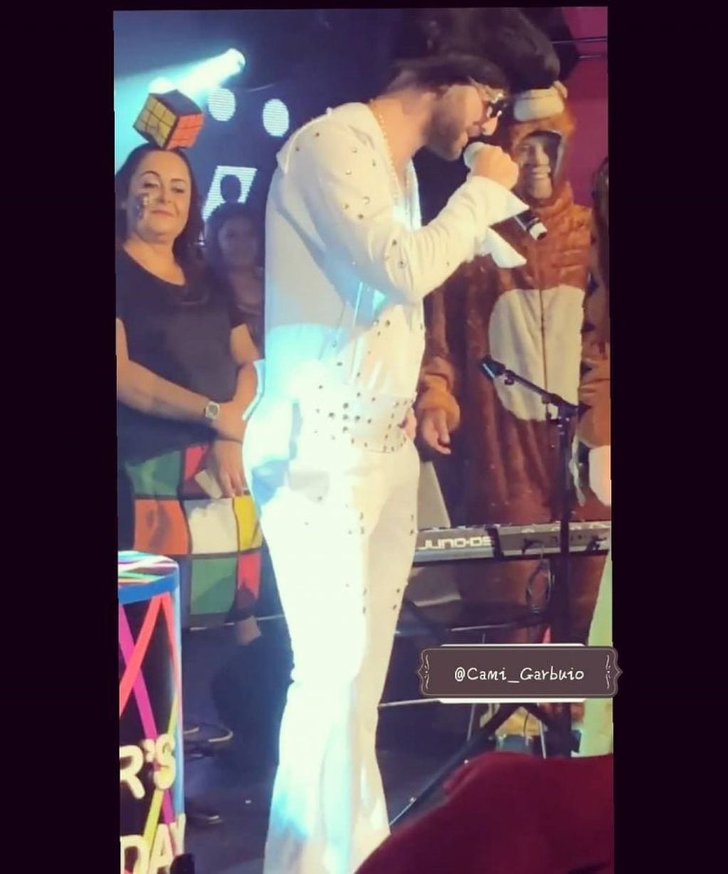 Gonzalo Higuaín se disfrazó de Elvis y la rompió toda (Fotos: Instagram)