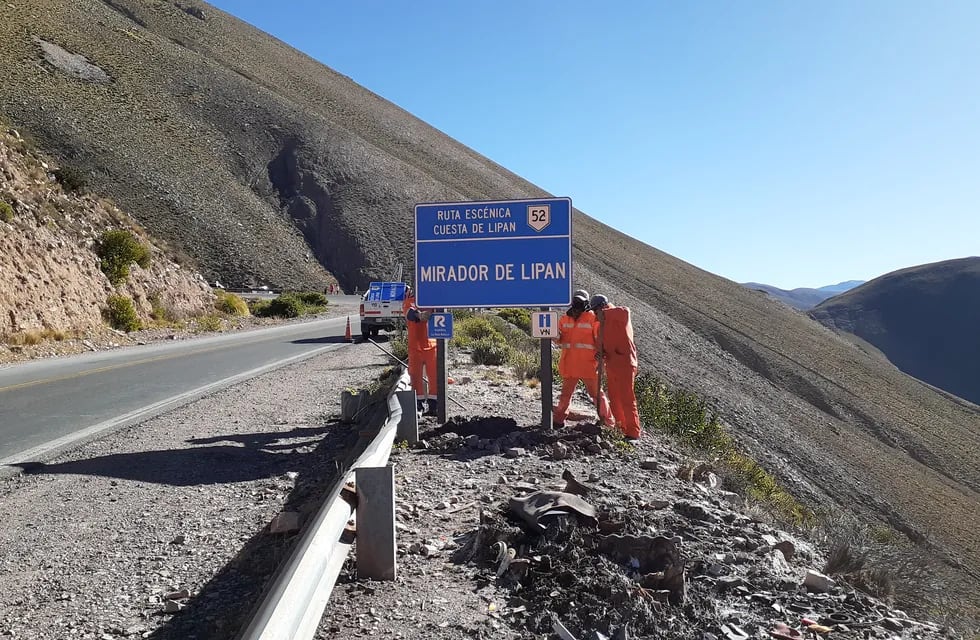Vialidad Nacional instaló en la provincia de Jujuy carteles alusivos a “La Ruta Natural”, en un tramo de la Ruta Escénica Cuesta de Lipán.