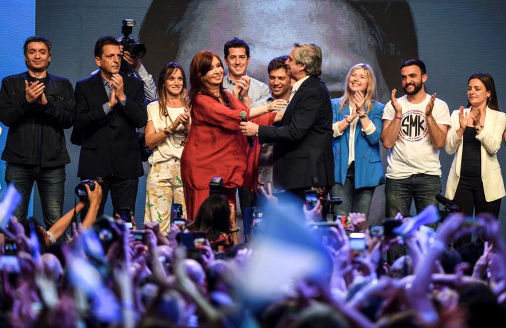 El presidente electo, Alberto Fernández, y su vicepresidenta electa, Cristina Kirchner, celebran el triunfo electoral. Crédito: Fernando Gens / dpa.