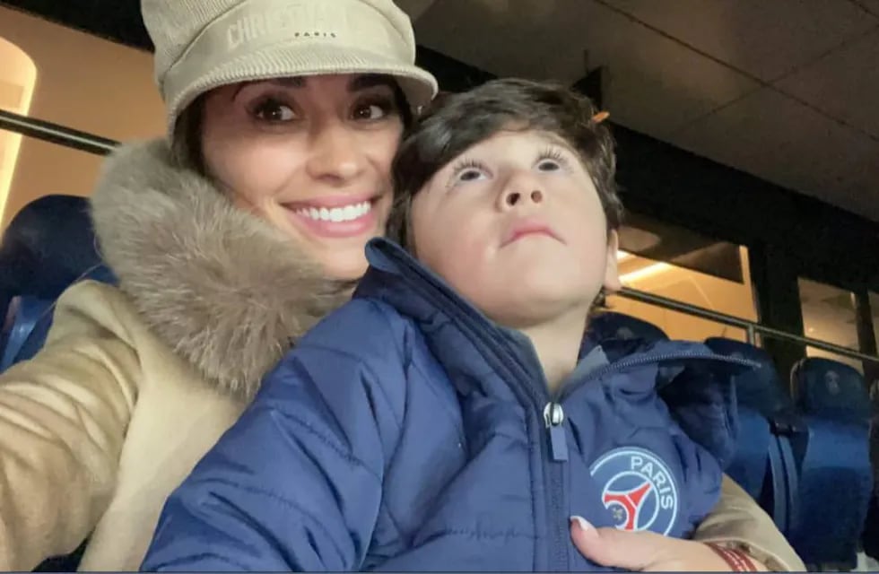 La influencer y su hijo Mateo fueron a ver el último partido de París Saint-Germain (PSG) ante Nantes. (@antonelaroccuzzo)