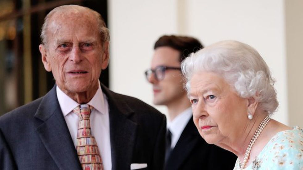 El Príncipe Felipe junto a la Reina Isabel II de Inglaterra. (Foto: Web)