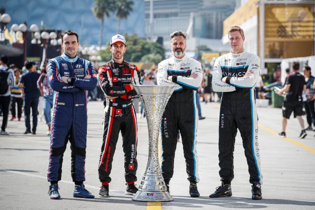 Guerrieri y los otros tres aspirantes a campeón de la Copa del Mundo de Autos de Turismo (WTCR) 2019: Michelisz, Yvan Muller y Thed Björk