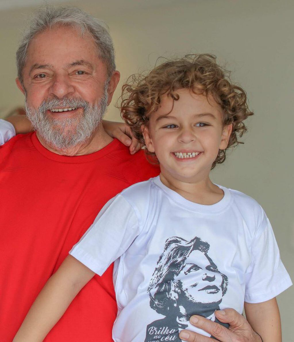 Luiz Inácio Lula da Silva junto a su nieto Arthur Araújo Lula da Silva. (EFE/Ricardo Stuckert/Instituto Lula)