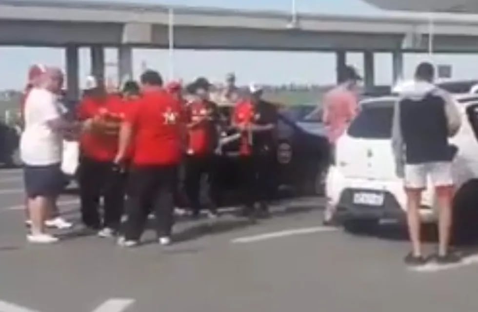 Hinchas de Newell's viajando a Córdoba para el partido ante Talleres. (Captura)