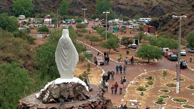 Al santuario, ubicado a unos 30 km de la ciudad de San Rafael, es visitado por gran cantidad de fieles.