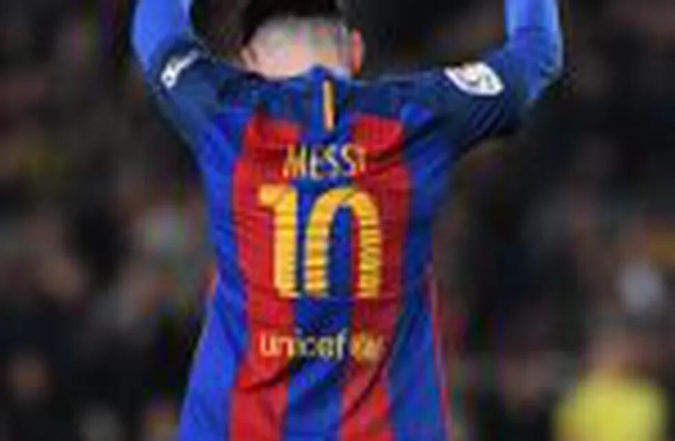El jugador argentino Lionel Messi celebra un gol el 18/12/2016 durante el partido de la Liga entre el Barcelona y el Espanyol disputado en el Camp Nou en Barcelona, Espau00f1a. El presidente del Barcelona, Josep María Bartomeu, dio por hecha el 20/12/2016 la 