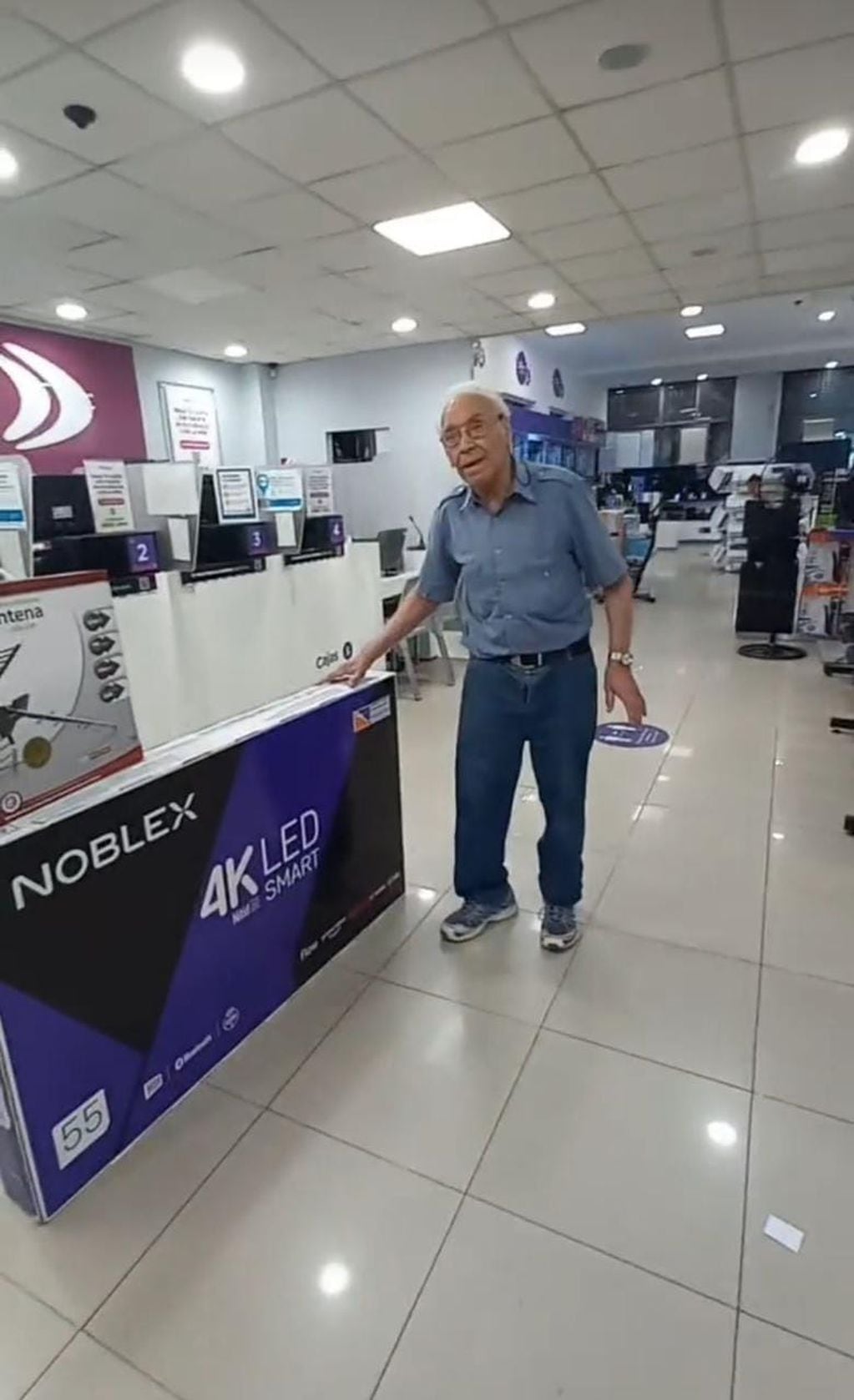 Abuelo entrerriano recibió un TV de regalo