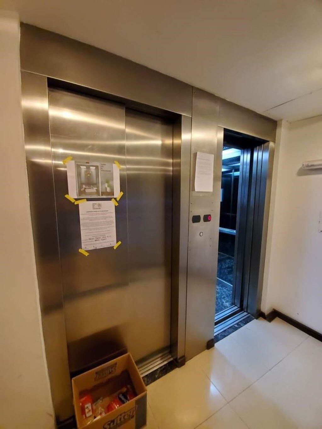 La iniciativa "Doná en el ascensor" se replica en una veintena de edificios de Rosario. (Vía Rosario)