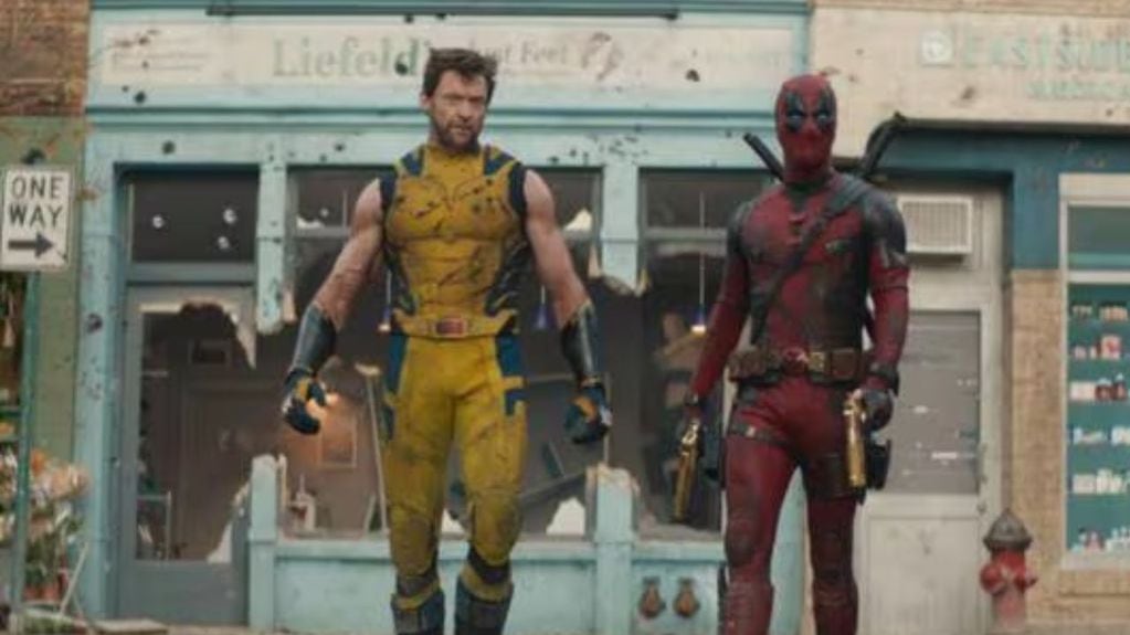 Hugh Jackman y  Ryan Reynolds en la nueva película de Deadpool y Wolverine.