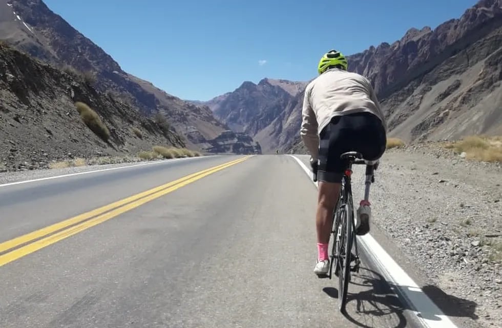 Federico Arrieta perdió una pierna hace dos años y hoy forma parte del equipo de ciclismo de la Municipalidad de Las Heras.