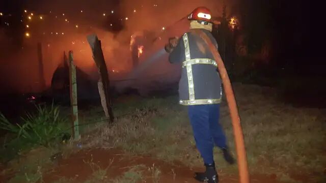 Policías y Bomberos sofocaron tres incendios ocurridos ayer en Oberá