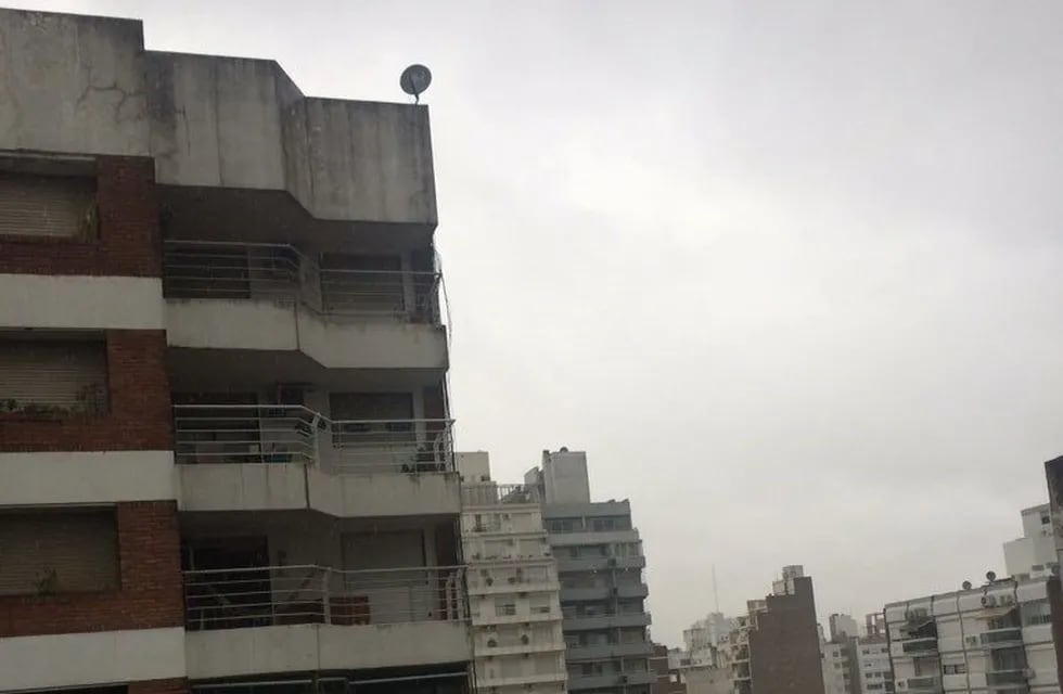 Tormenta y lluvia en Rosario. (@marioka85)
