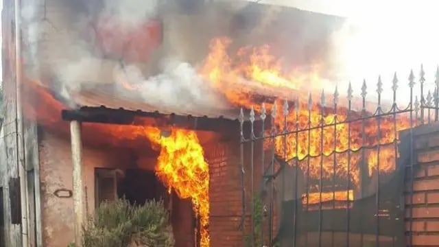 Familia se quedó con puesto tras incendiarse su vivienda en Posadas