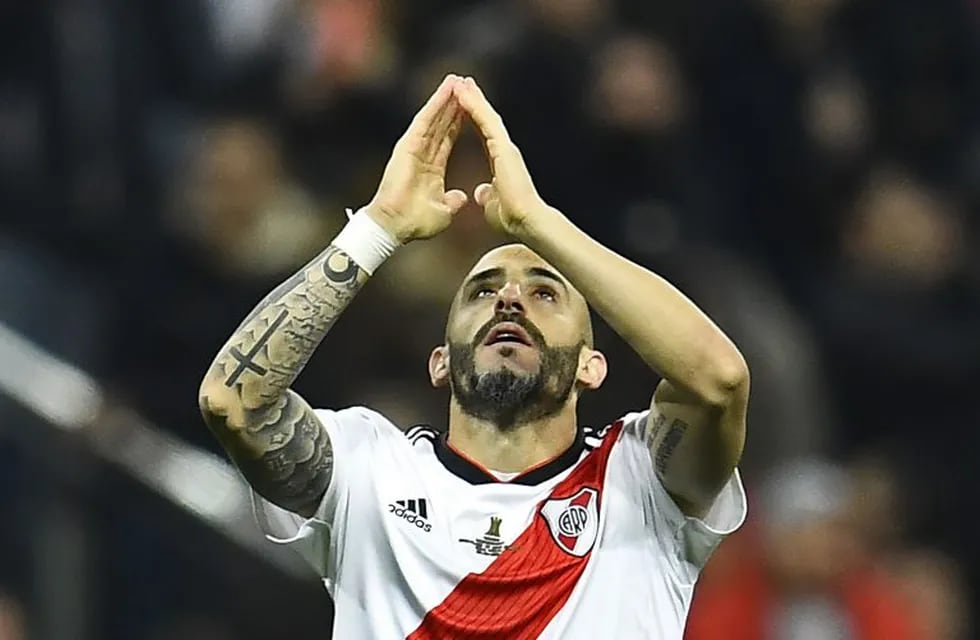 River Plate's Javier Pinola gestures after winning the second leg match of the all-Argentine Copa Libertadores final against Boca Juniors, at the Santiago Bernabeu stadium in Madrid, on December 9, 2018. (Photo by OSCAR DEL POZO / AFP) madrid españa  campeonato torneo copa libertadores 2018 futbol futbolistas partido final river plate boca juniors