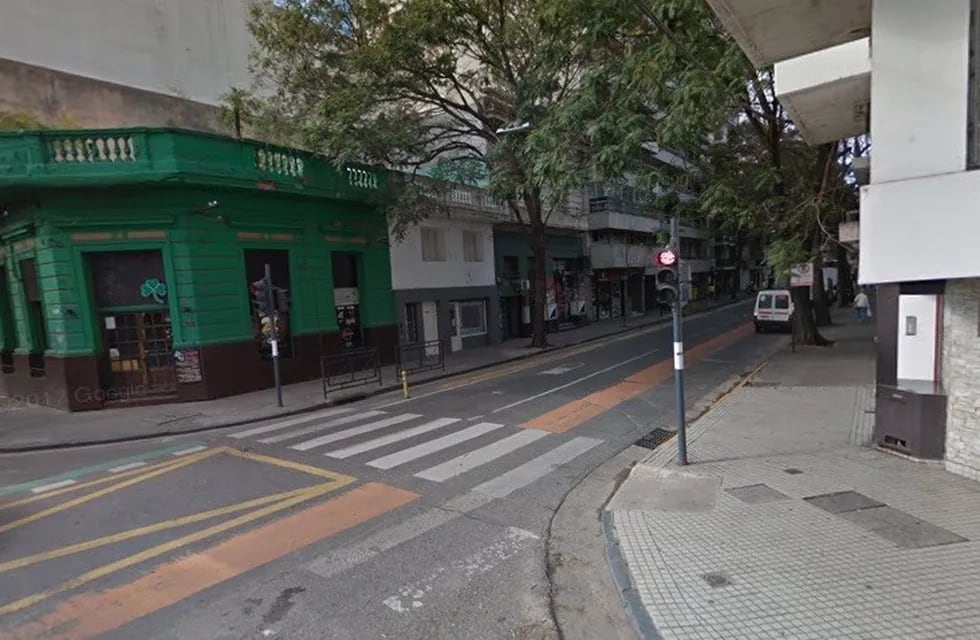 La víctima fue hallada cerca de la esquina de Entre Ríos y 3 de Febrero. (Google Street View)