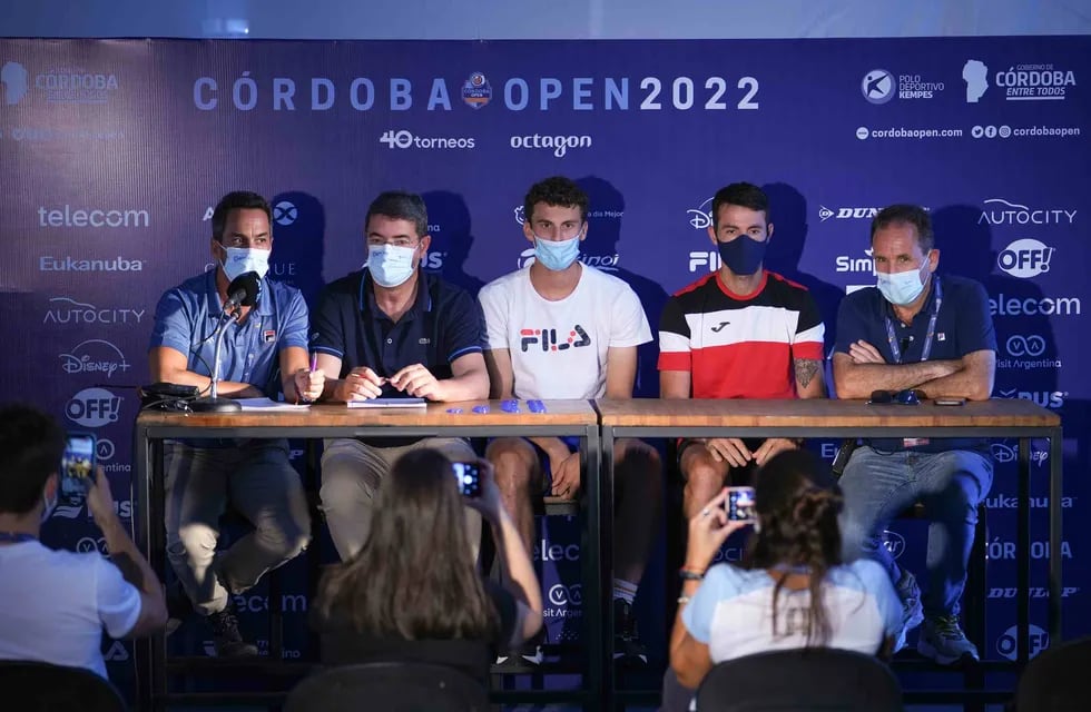 "Juanma" Cerúndulo (al medio), no podrá defender el título en el ATP (Prensa Córdoba Open).