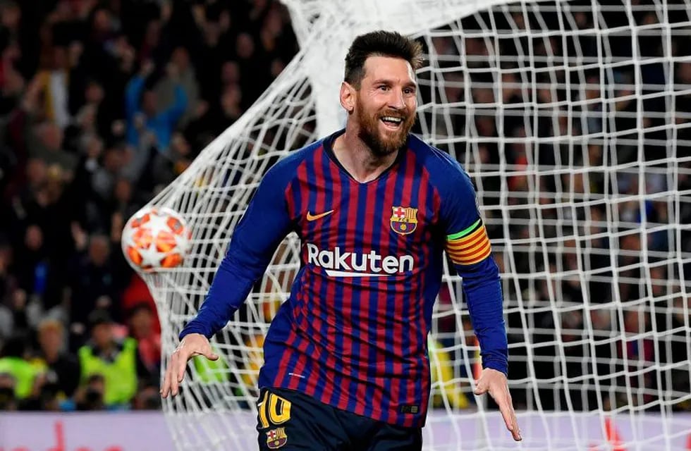 TOPSHOT - Barcelona's Argentinian forward Lionel Messi celebrates after scoring a goal during the UEFA Champions League semi-final first leg football match between Barcelona and Liverpool at the Camp Nou Stadium in Barcelona on May 1, 2019. (Photo by LLUIS GENE / AFP)