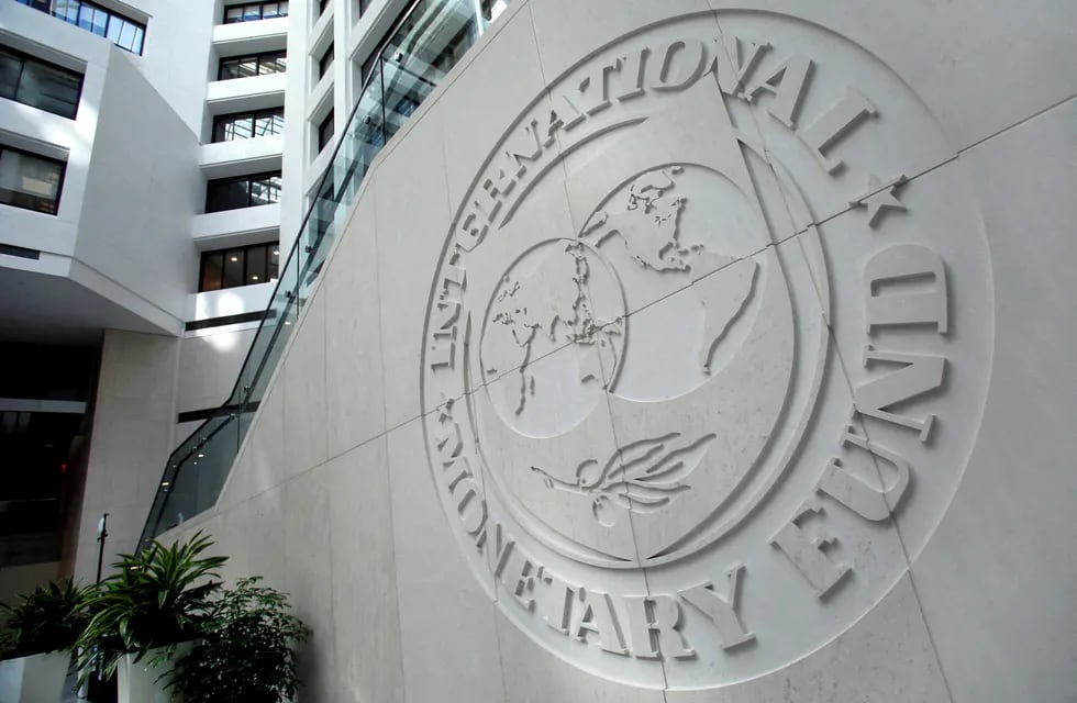 Desde el Fondo Monetario Internacional (FMI) auguraron más recesión y más inflación en el corto plazo.