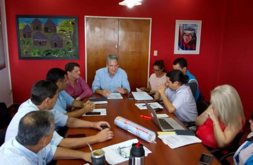 Los ministros de Educación, Miguel Sedoff, y de Hacienda, Adolfo Safrán, con la conducción de la UDPM. (Twitter)