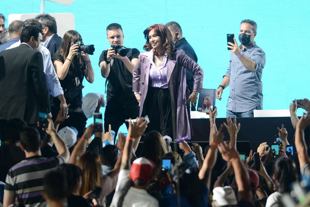 Cristina Kirchner participó del acto de cierre de campaña del Frente de Todos. (Foto: Clarín)