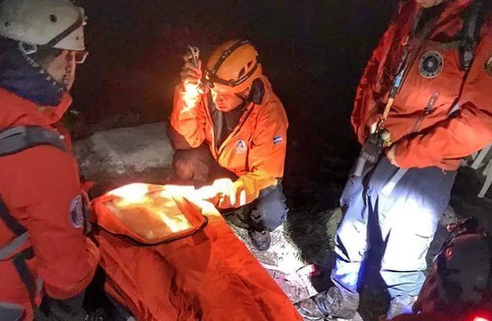 Rescate en Laguna Esmeralda FOTO: Grupo de Rescate Ushuaia